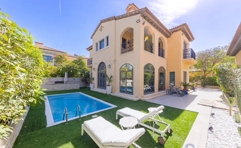 4 bedrooms villas in Whispering Pines and Jumeirah Golf Estates 4,135 sqft  